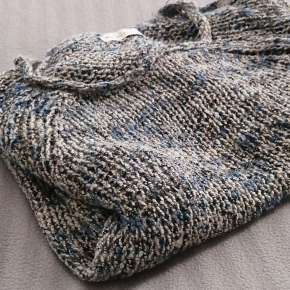 💙 Abercrombie Soft Knit Sweater - Picture 3 of 5